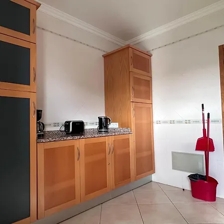 Апартаменты Oceanview Bliss In Retreat Over Oldtown *